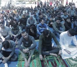 الجهاد تقيم صلاة الجمعة تضامنا مع الاسير المضرب عن الطعام خليل العواودة (3)