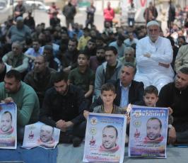 الجهاد تقيم صلاة الجمعة تضامنا مع الاسير المضرب عن الطعام خليل العواودة (17)