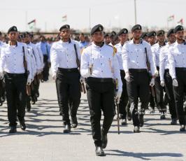 عناصر من الشرطة الفلسطينية بقطاع غزة  يشاركون في حفل تخرج (4)