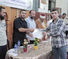 الجهاد وجمعية اقرأ بشرق غزة تكرم كوكبة من حفظة أجزاء من القرآن الكريم  فو (3)