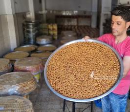 استعداد محلات الحلويات في غزة لاستقبال يوم إعلان نتائج الثانوية العامة (9)