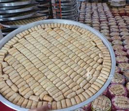 استعداد محلات الحلويات في غزة لاستقبال يوم إعلان نتائج الثانوية العامة (19)