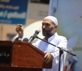 الجهاد تقيم خطبة وصلاة الجمعة نصرة للأسرى و دعما للأسير المضرب عن الطعام خليل عواودة امام مقر الصليب الاحمر بمدينة غزة (26)