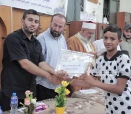 الجهاد وجمعية اقرأ بشرق غزة تكرم كوكبة من حفظة أجزاء من القرآن الكريم  فو (5)