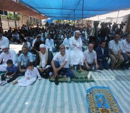 الجهاد تقيم خطبة وصلاة الجمعة نصرة للأسرى و دعما للأسير المضرب عن الطعام خليل عواودة امام مقر الصليب الاحمر بمدينة غزة (36)