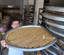 استعداد محلات الحلويات في غزة لاستقبال يوم إعلان نتائج الثانوية العامة (14)