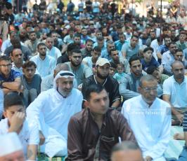 الجهاد تقيم خطبة وصلاة الجمعة نصرة للأسرى و دعما للأسير المضرب عن الطعام خليل عواودة امام مقر الصليب الاحمر بمدينة غزة (21)
