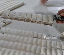استعداد محلات الحلويات في غزة لاستقبال يوم إعلان نتائج الثانوية العامة (11)