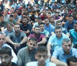 الجهاد تقيم خطبة وصلاة الجمعة نصرة للأسرى و دعما للأسير المضرب عن الطعام خليل عواودة امام مقر الصليب الاحمر بمدينة غزة (24)