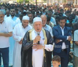 الجهاد تقيم خطبة وصلاة الجمعة نصرة للأسرى و دعما للأسير المضرب عن الطعام خليل عواودة امام مقر الصليب الاحمر بمدينة غزة (11)