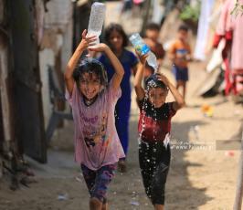 فقراء غزة  بيوت من الصفيح (16)