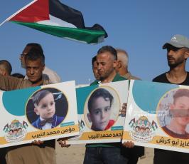  افتتاح أكبر منحوتة رملية في فلسطين بطول 100 متر تتضمن أسماء الشهداء الأطفال في معركة وحدة الساحات (11)