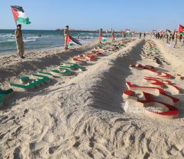  افتتاح أكبر منحوتة رملية في فلسطين بطول 100 متر تتضمن أسماء الشهداء الأطفال في معركة وحدة الساحات (6)