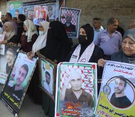 اعتصام اهالى الاسرى وقفة تضامنية امام مقر الصليب الاحمر بغزة مع الاسير ناصر ابو حميد (4)