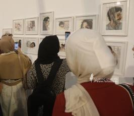 الصليب الأحمر يقيم معرضاً  الفنون البصرية المعاصرة (4)