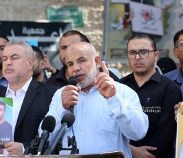 وقفة تضامن مع الاسرى ناصر ابو حميد امام مقر الصليب الاحمر بغزة (6)