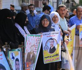اعتصام اهالى الاسرى وقفة تضامنية امام مقر الصليب الاحمر بغزة مع الاسير ناصر ابو حميد (7)