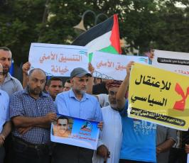 فصائل المقاومة بغزة تنظم وقفة جماهيرية  رفضا لممارسات أجهزة أمن السلطة في الضفة بعنوان اعتقال المقاومين خيانة  (14)