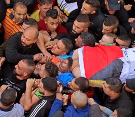 حشود مهيبة تشارك في جنازة شهداء نابلس (14)