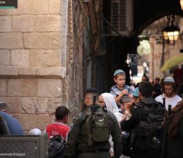 القدس المحتلة - الاحتلال و مستوطنوه يعتدون على المرابطين في باب السلسلة (3)