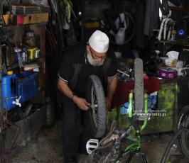   محمود كحيل أقدم مصلح الدراجات الهوائية في قطاع غزة (10)