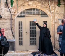 القدس المحتلة - الاحتلال و مستوطنوه يعتدون على المرابطين في باب السلسلة (1)