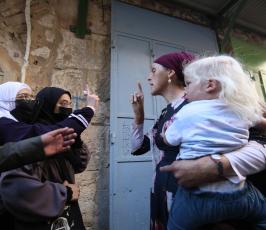 القدس المحتلة - الاحتلال و مستوطنوه يعتدون على المرابطين في باب السلسلة (3)