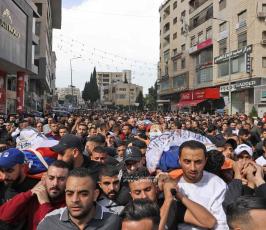 حشود مهيبة تشارك في جنازة شهداء نابلس (7)