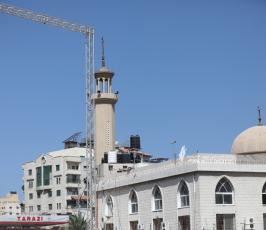 العمل الجماهيرى للجهاد يبداء التجهيزات بساحة الكتيبة بمدينة غزة لمهرجان الانطلاقةال35 (1)