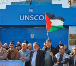 وقفة جماهيرية للفصائل أمام مقر الأمم المتحدة في اليوم العالمي للتضامن مع الشعب الفلسطيني (5)