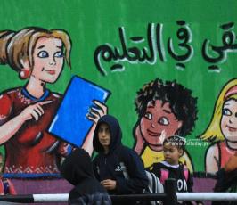 طلاب المدارس اثناء مغادرتهم للمدارس بالتزامن مع المنخفض الجوي (9)