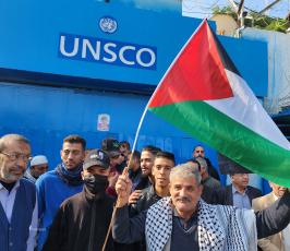 وقفة جماهيرية للفصائل أمام مقر الأمم المتحدة في اليوم العالمي للتضامن مع الشعب الفلسطيني (8)