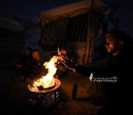 كانون النار مؤنس جلسات المواطنين في ليالي الشتاء الباردة (9)