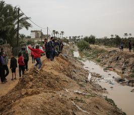آثار المنخفض الجوي وفتح السدود في دير البلح ومكان وفاة الشاب اقطيفان (6)