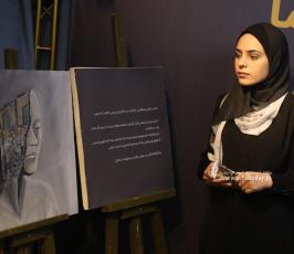 زينب الكُولَك، الناجية من مجزرة ارتكبها الجيش الإسرائيلي خلال الحرب الأخيرة على غزة، عرضت 9 لوحات فنية تجسد معاناتها