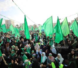 مهرجان حاشد بغزة في ذكرى انطلاقة حماس الـ35 (7)