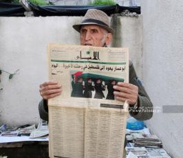  طلال طه يشتهر بتجميع الصحف الفلسطينية منذ نهاية ستينات القرن الماضي (3)