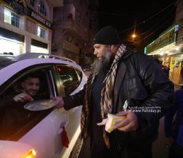 توزيع حلويات (10)