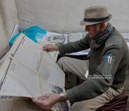  طلال طه يشتهر بتجميع الصحف الفلسطينية منذ نهاية ستينات القرن الماضي (7)