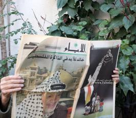  طلال طه يشتهر بتجميع الصحف الفلسطينية منذ نهاية ستينات القرن الماضي (13)