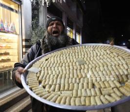 توزيع حلويات (2)
