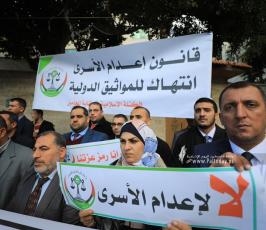 للجنة الأسرى والحركة الوطنية الأسيرة ونقابة المحامين تنظم وقفة تنديداً بقانون إعدام الأسرى (5)