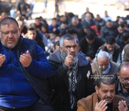صلاة جمعة أمام مقر الصليب الأحمر بغزة تضامناً مع الأسرى (26)