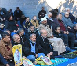 صلاة جمعة أمام مقر الصليب الأحمر بغزة تضامناً مع الأسرى (12)