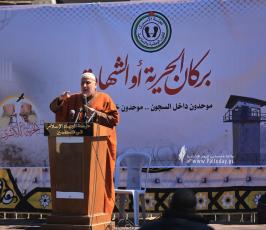صلاة جمعة أمام مقر الصليب الأحمر بغزة تضامناً مع الأسرى (19)
