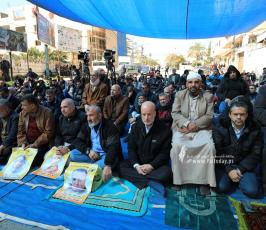 صلاة جمعة أمام مقر الصليب الأحمر بغزة تضامناً مع الأسرى (1)