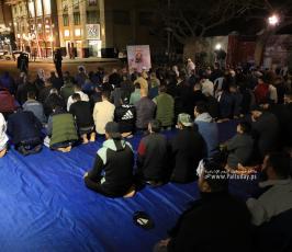 صلاة العشاء والتراويح امام مقر الصليب الاحمر تضامن مع الشيخ المضرب عن الطعام خضر عدنان (3)
