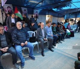 خيمةتضامن مع الشيخ خضر عدنان امام مقر الصليب الاحمر بمدينة غزة (16)