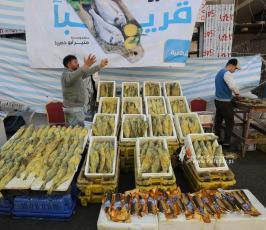 بالصور الفسيخ.. زينة موائد الغزيين في عيد الفطر (6)