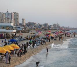 شاطئ بحر غزة  كافتيرات ومطاعم غزة على شاطئ البحر تتزين لاستقبال الصيف (26)